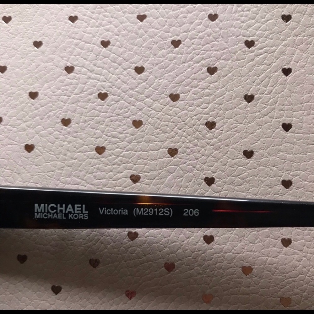 ❌SOLD❌Michael Kors Victoria Sunglasses - Picture 3 of 4